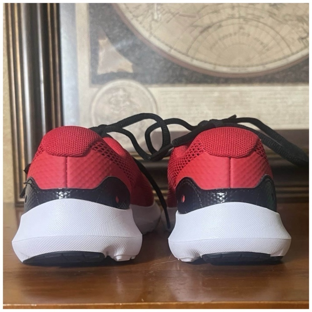 UNDER ARMOUR • KID'S SURGE 3 RUNNING SHOE (YOUTH) - Picture 9 of 11